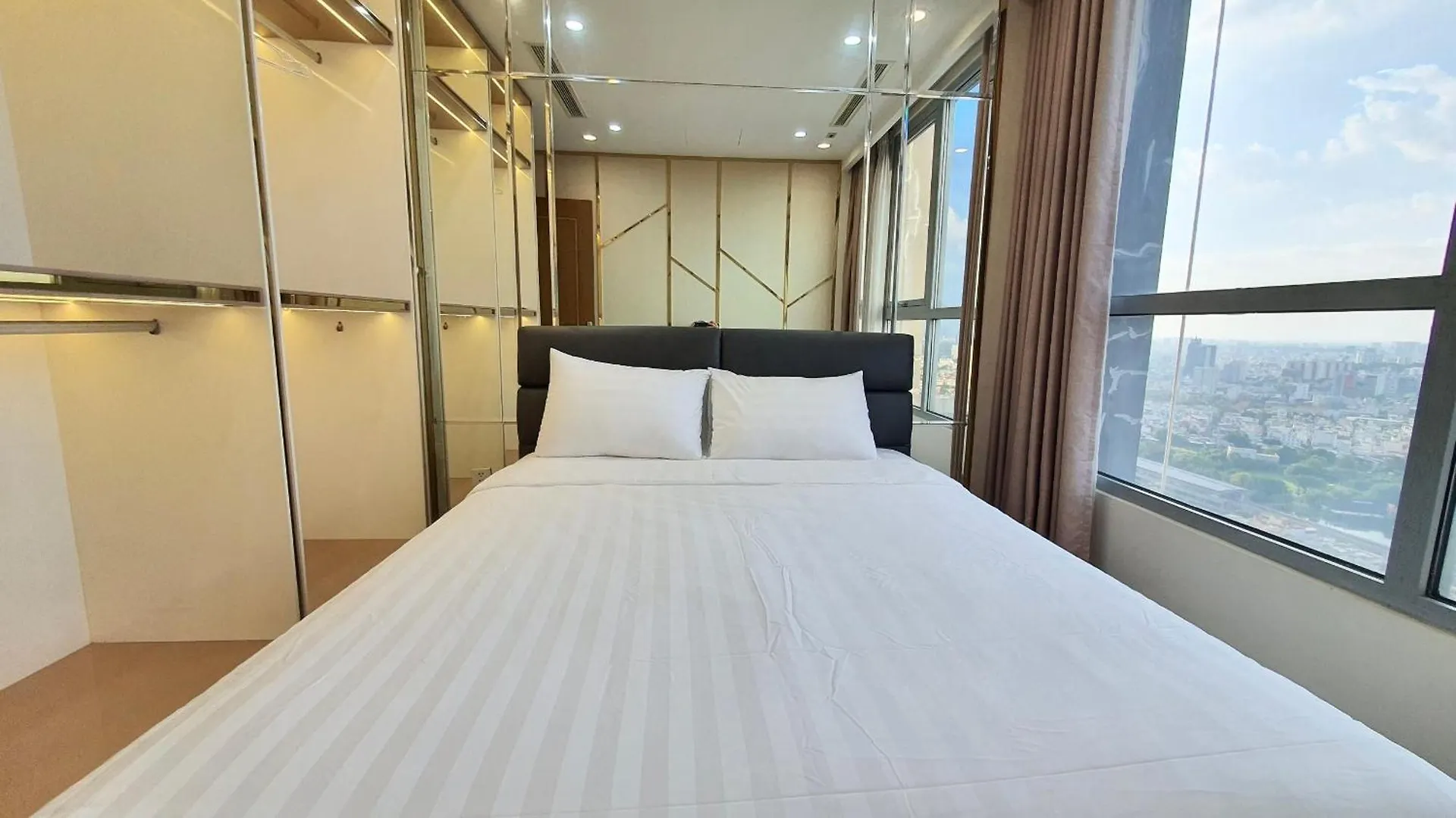 Vinhomes Central Park Premier Apartment Ho Chi Minh City